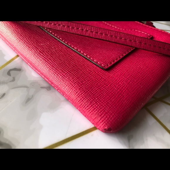 Pink coach wristlet - Picture 8 of 8